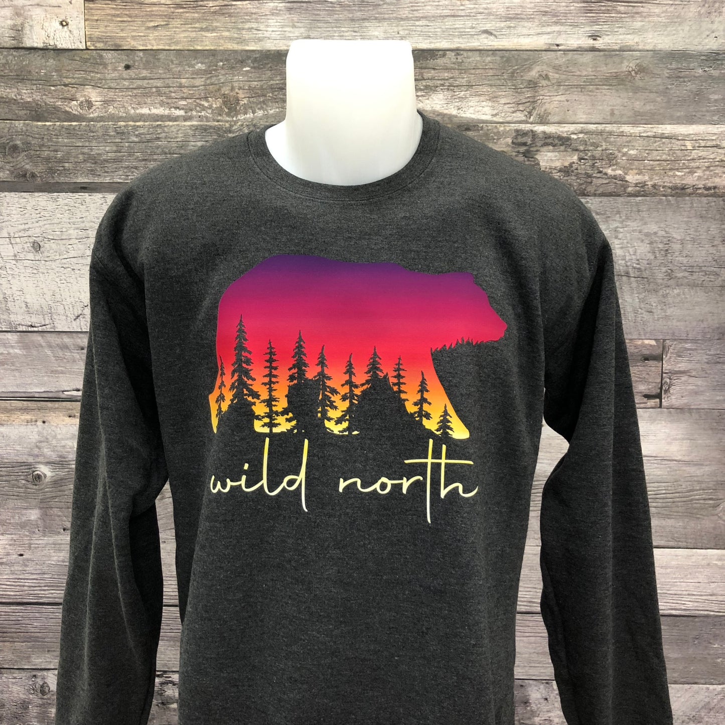 Wild North Sunset Bear - Unisex Crewneck Sweatshirt - Heather Black