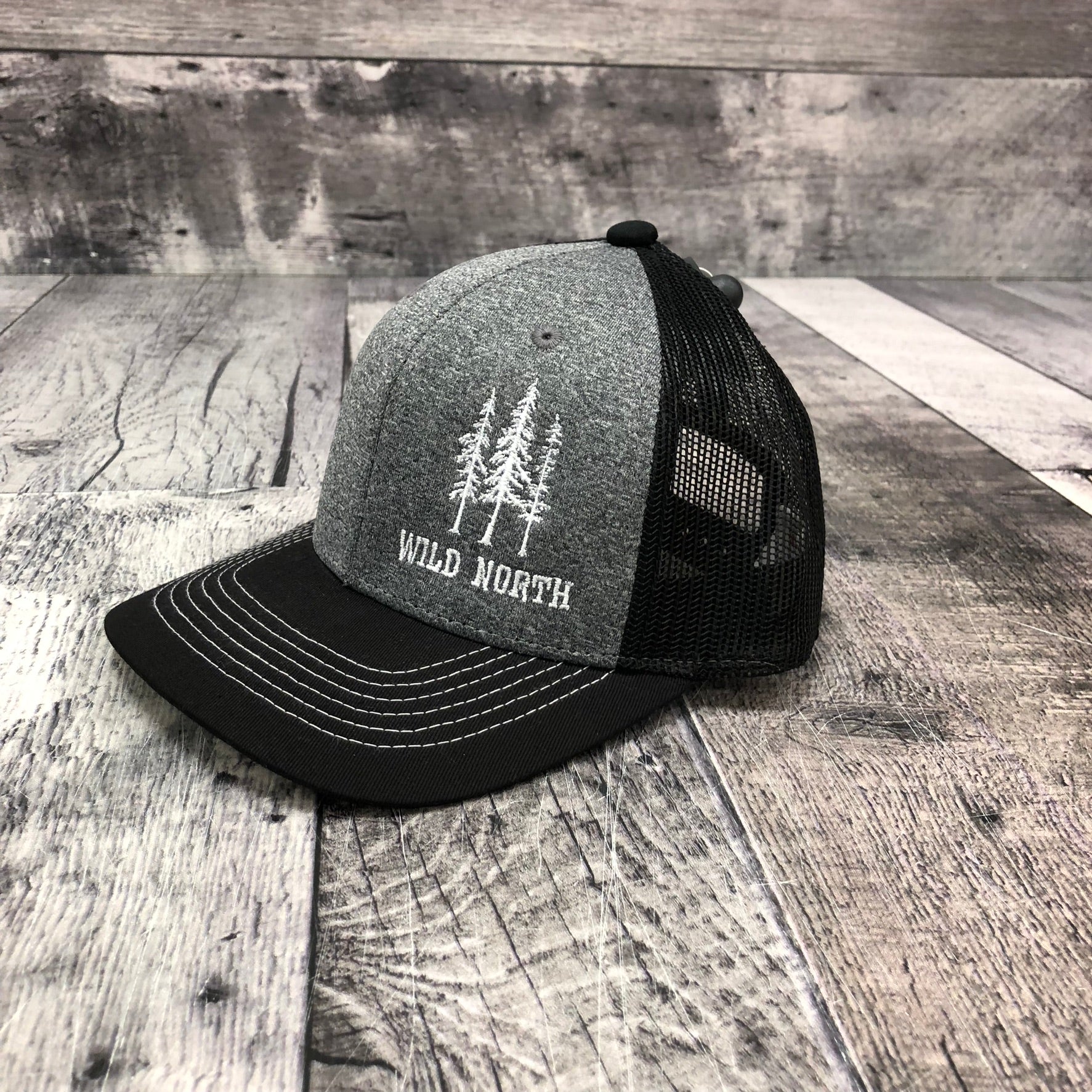 Wild North Mesh Snapback Youth Embroidered Hat - Grey (black)